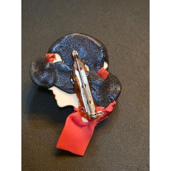 Vintage Lady Face Brooch With Black Hat & Red Scarf Hand-Painted Resin Pin Elega - Picture 3 of 6